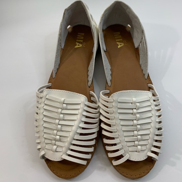 Mia girl Women’a Huarache Sandal Flat White color, size 6,7,8,9,11 - Picture 3 of 15